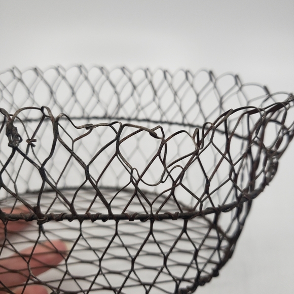 Wire Nesting Hen And 3 Rock Eggs - Picture 3 of 5